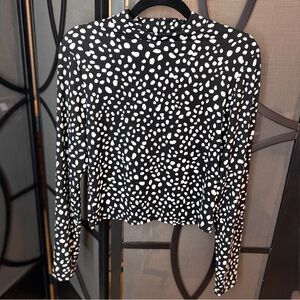 NWOT GAZE Black w Abstract White Polka Dots Long Sleeve Cropped Top Shirt Short